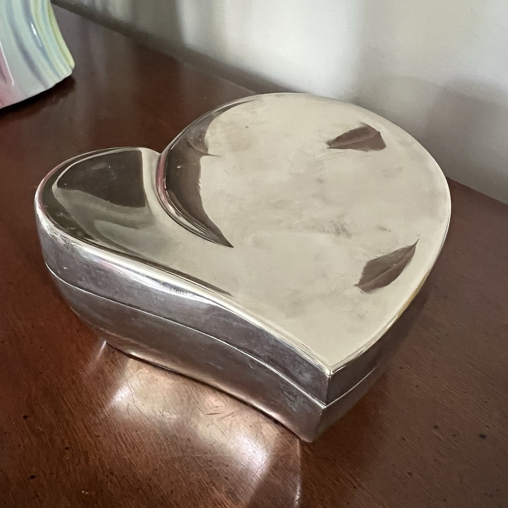 Vintage Chrome, Metal,‎ Silvertone Heart-Shaped Jewelry Trinket Box Lovely
